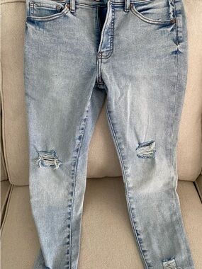 Express Petite 4 Cropped Skinny Ripped Mid Rise Jeans - Light Blue Denim